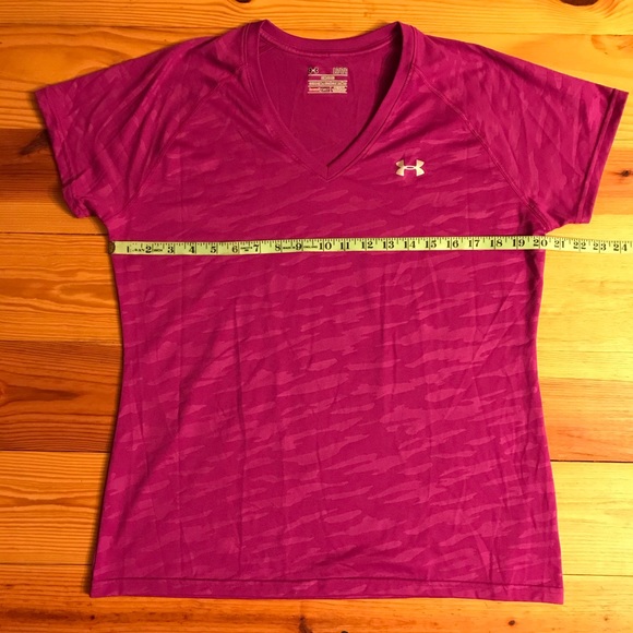 Under Armour Fuchsia Short Sleeve Top, EUC, L - Picture 3 of 9